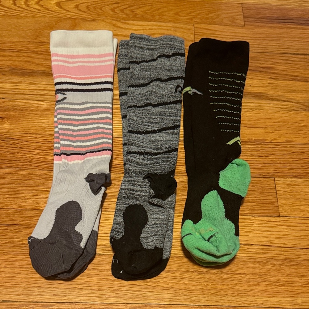 Stylish Socks Set - Black, Gray, Pink
Used